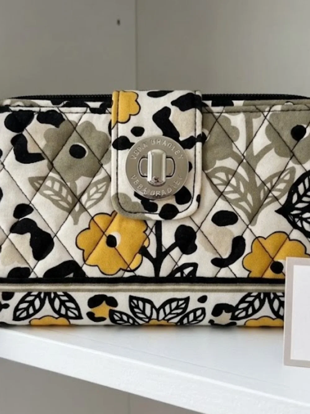 Vera Bradley All the pretty Wildflowers Turnlock Zip-around Wallet NWT